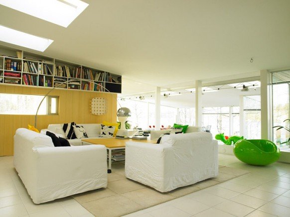 eero-arnio-designer-living-room-582x436.jpg