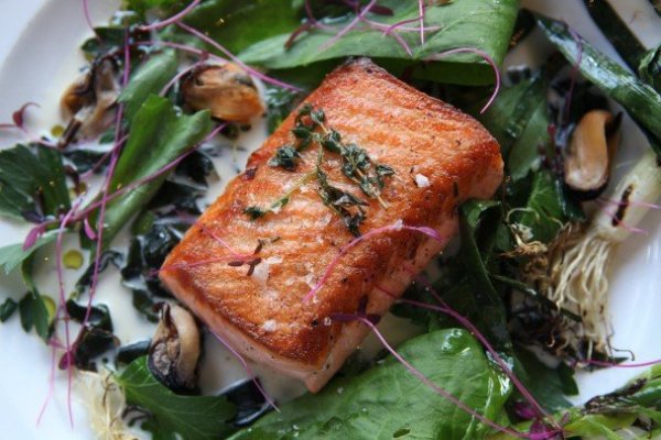 20110428-Regal-Salmon-with-Salt-Cod-Puree-Mussels-and-Sorrel-608x405