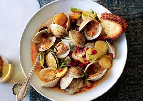littleneck-clams-with-new-potatoes-and-spring-onions-6462