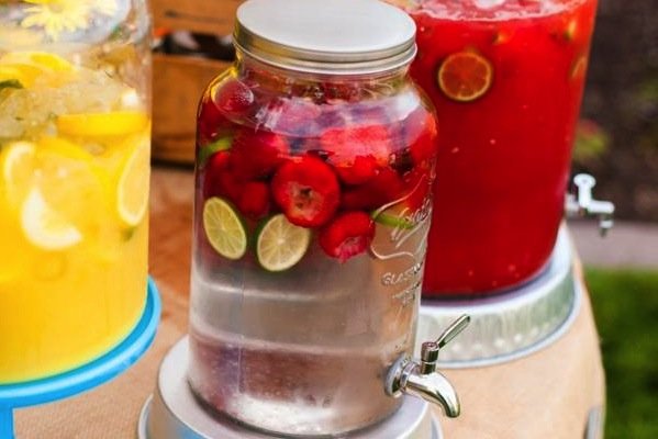 Strawbery-Lime-Water-Recipe.-Refreshing-and-delicious.-Via-Karas-Party-Ideas-KarasPartyIdeas.com-strawberrylimewater-punchrecipes-partydrinkrecipes-partypunch-2