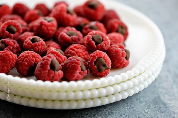 chocolate-filled-raspberries-DSC_2363