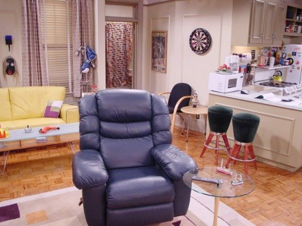 tv-inspired-decor-what-the-friends-apartments-would-look-like-today-1860749-1470439220-640x0c