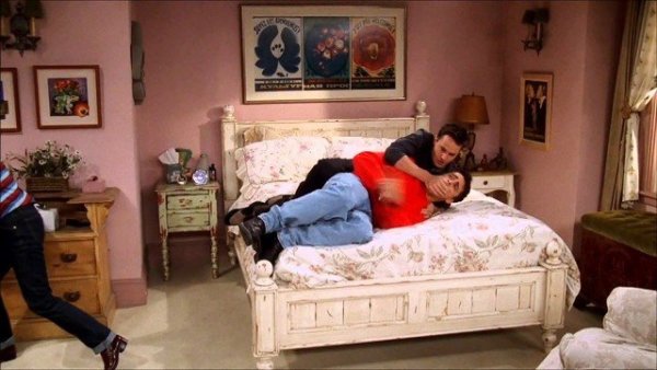 tv-inspired-decor-what-the-friends-apartments-would-look-like-today-1860756-1470439227-640x0c
