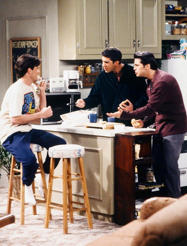 tv-inspired-decor-what-the-friends-apartments-would-look-like-today-1860760-1470439229-640x0c